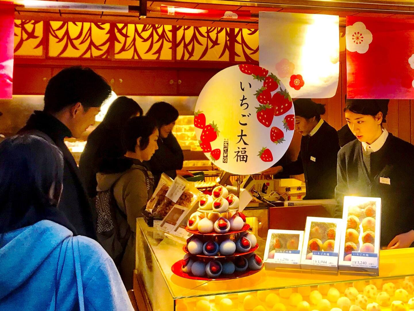 Eat the best sweets, bread and deli in Japan in Ginza, where the best department stores in Japan are located